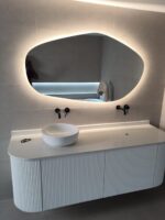 Kivona Venus Pond Mirror